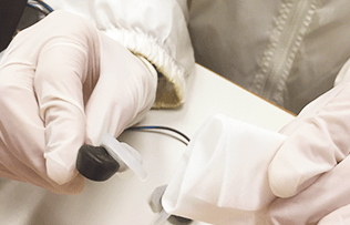 所有租借的耳機都會進行人工清潔。